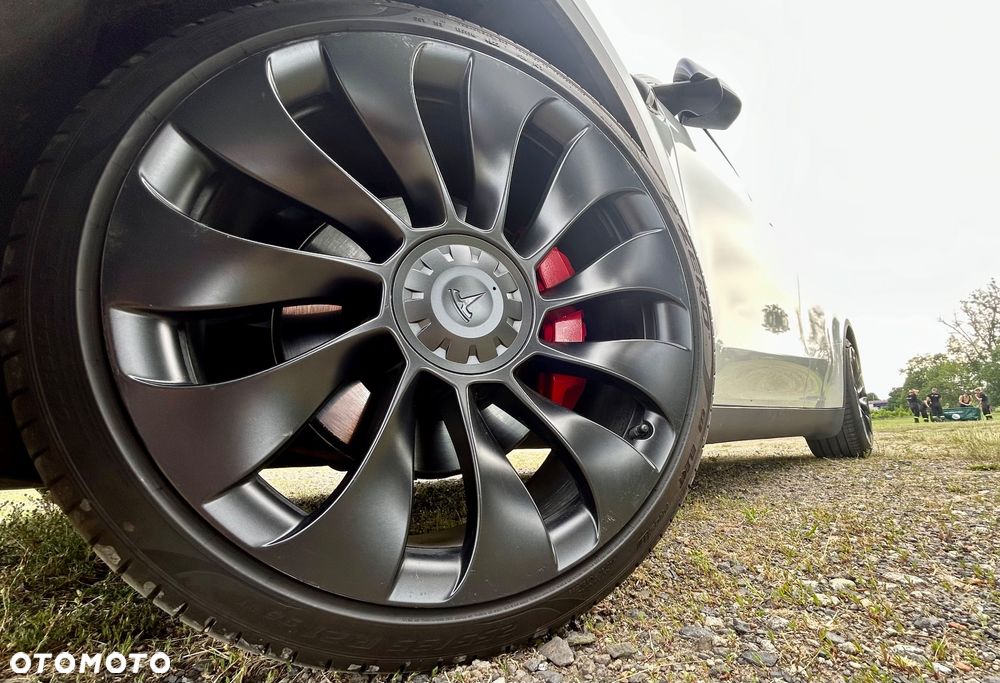 Tesla Y Performance Dual Motor AWD - 17