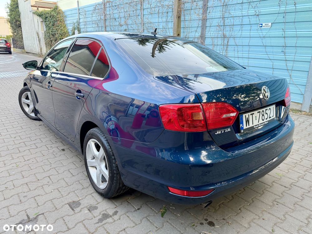 Volkswagen Jetta 1.6 TDI Highline DSG - 3