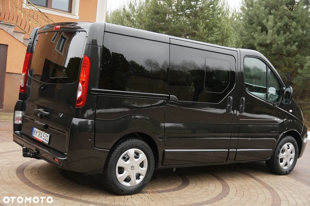 Renault Trafic Grand Passenger Black Edition - 3