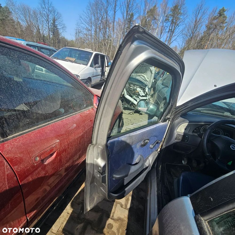 FIAT ALBEA, kareta (sedan) 2003r 1,3 B 59 kW / 80KM  pojazd na części: maska, zderzak, drzwi, szyby, lusterka, chłodnica ... - 2