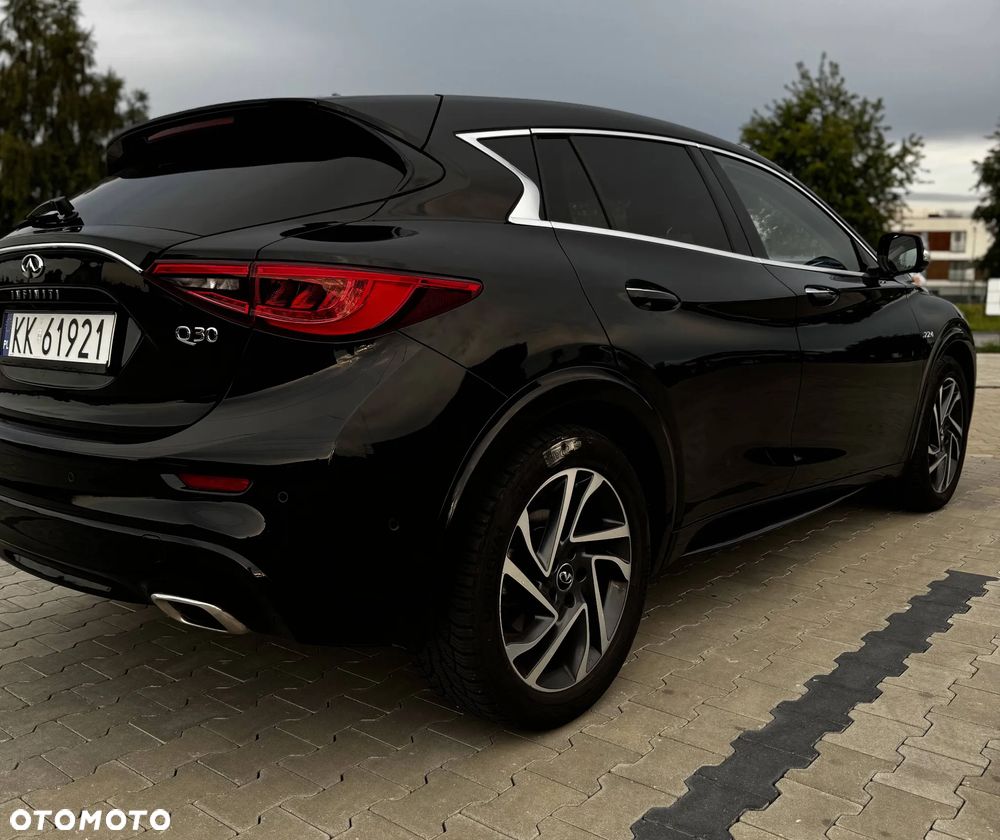 Infiniti Q30 2.2d City Black Edition AWD 7DCT - 6