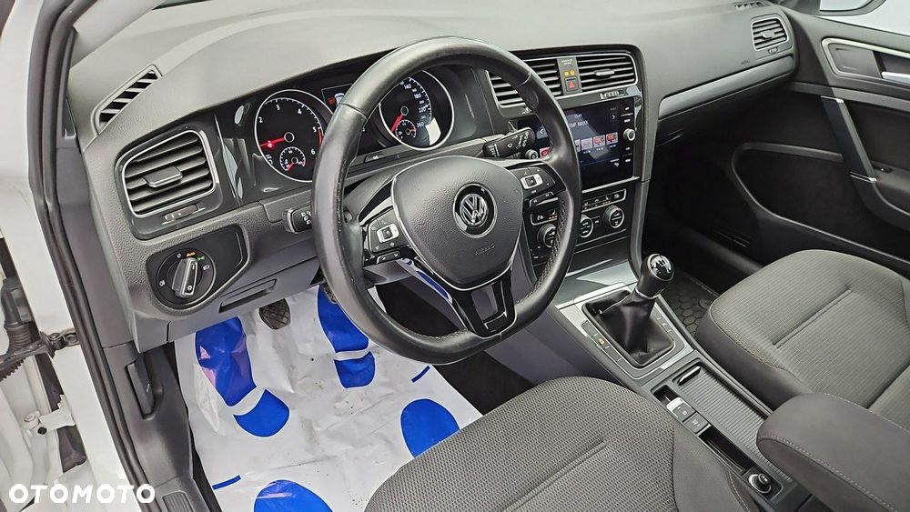 Volkswagen Golf - 9