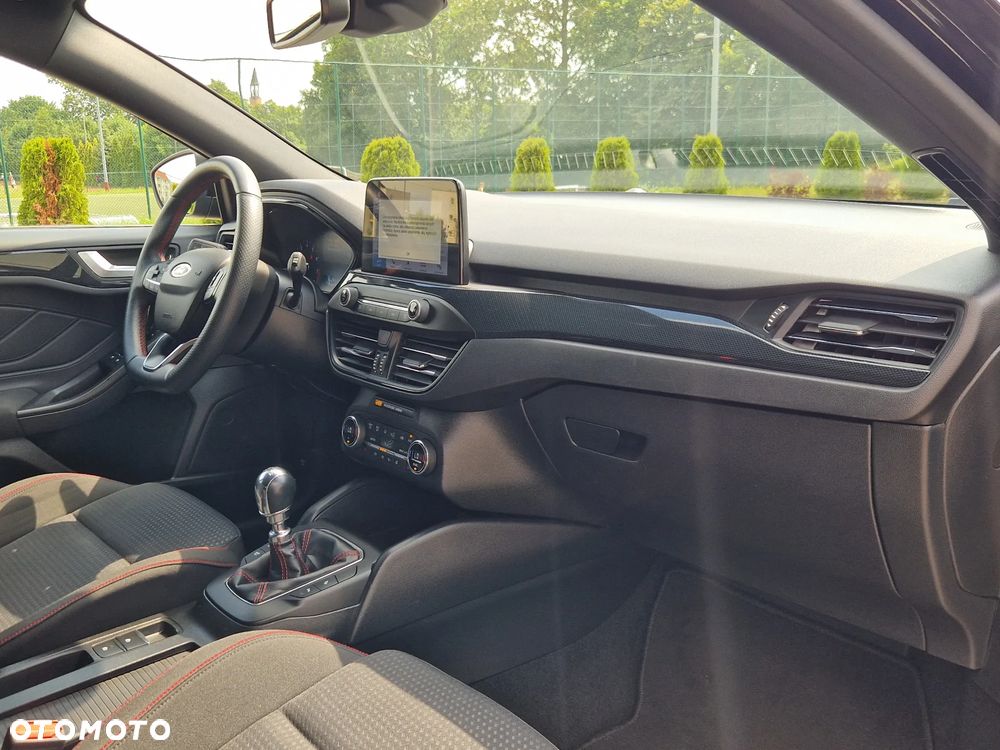 Ford Focus 1.0 EcoBoost Start-Stopp-System ST-LINE DESIGN - 20