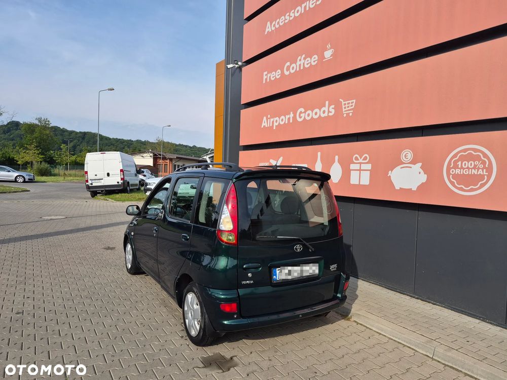 Toyota Yaris Verso - 2
