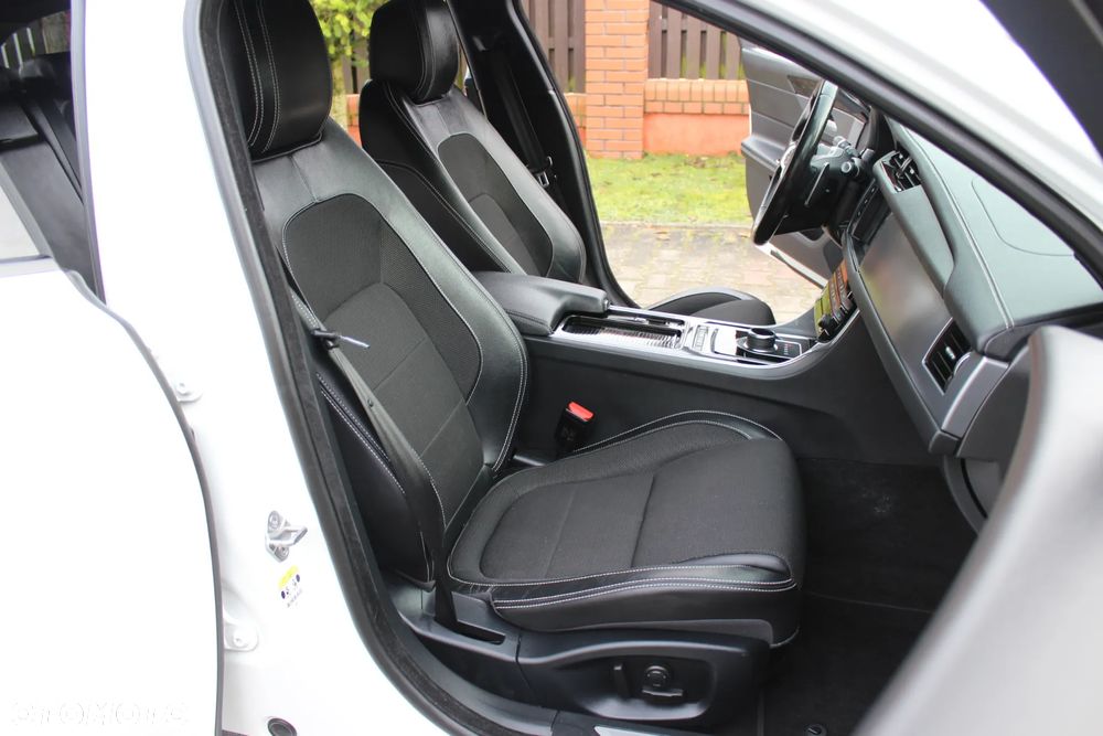 Jaguar XF 25d R-Sport - 12