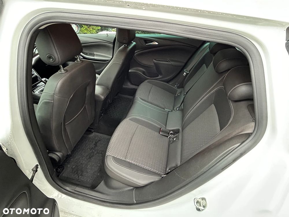 Opel Astra 1.6 BiTrb D (CDTI) Start/Stop Business - 32