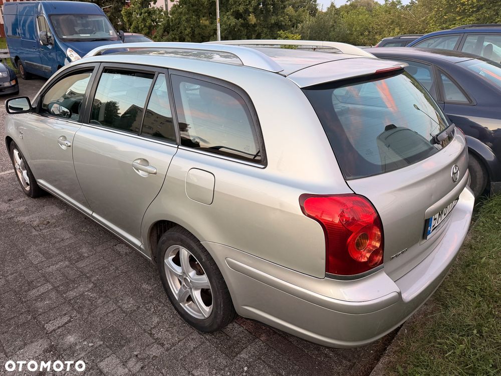 Toyota Avensis 2.0 D-4D Combi - 24