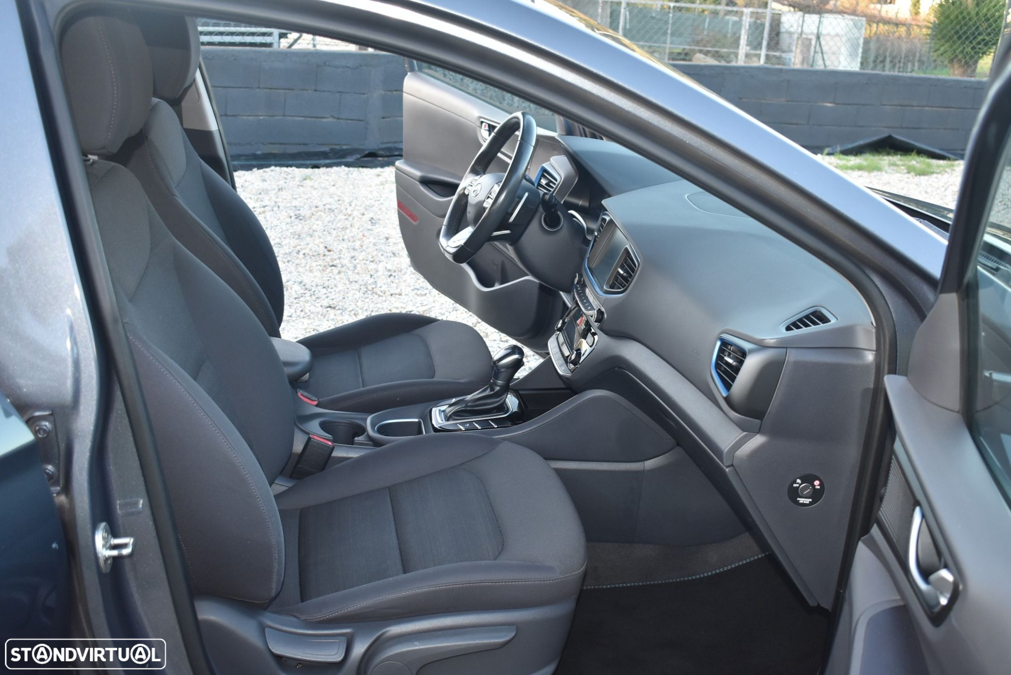 Hyundai Ioniq 1.6 GDI HEV Hybrid Tech - 10