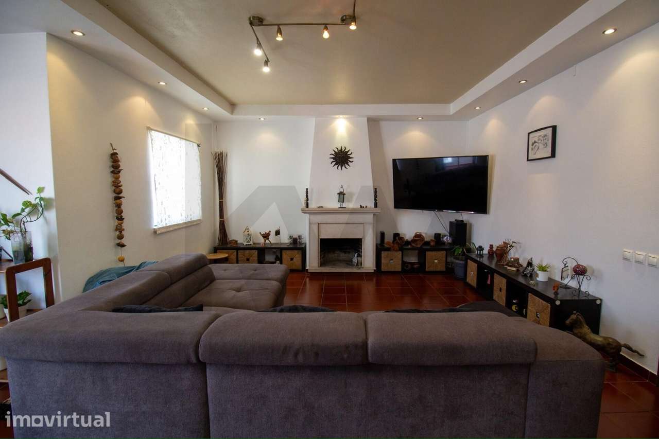 Excelente Oportunidade em Almeirim – Apartamento T3 com Terraço e Gara - Grande imagem: 2/28