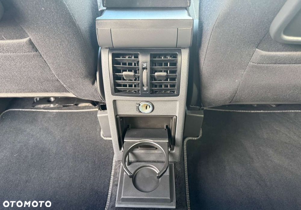 Volkswagen Touran - 27