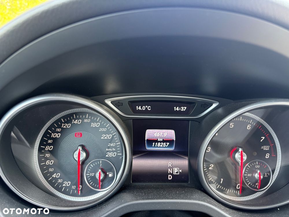 Mercedes-Benz CLA 250 4Matic 7G-DCT - 10