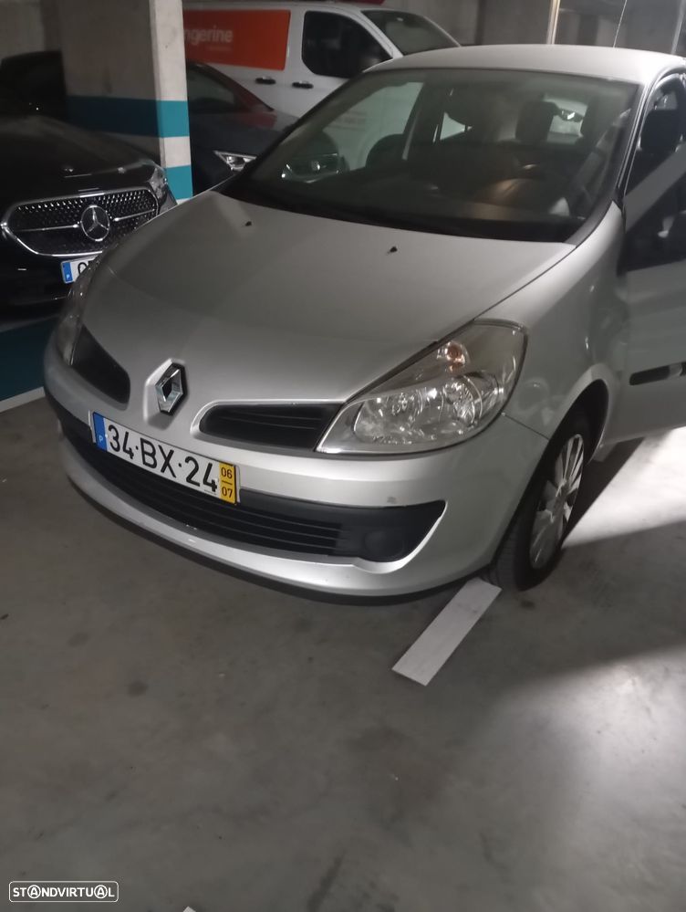 Renault Clio 1.2 16V Confort - 16