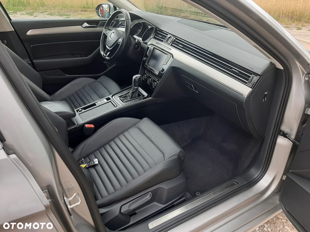 Volkswagen Passat 1.6 TDI (BlueMotion Technology) DSG Comfortline - 23