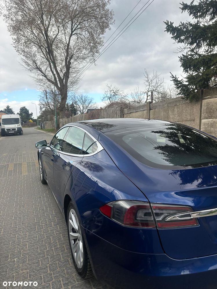 Tesla Model S - 4