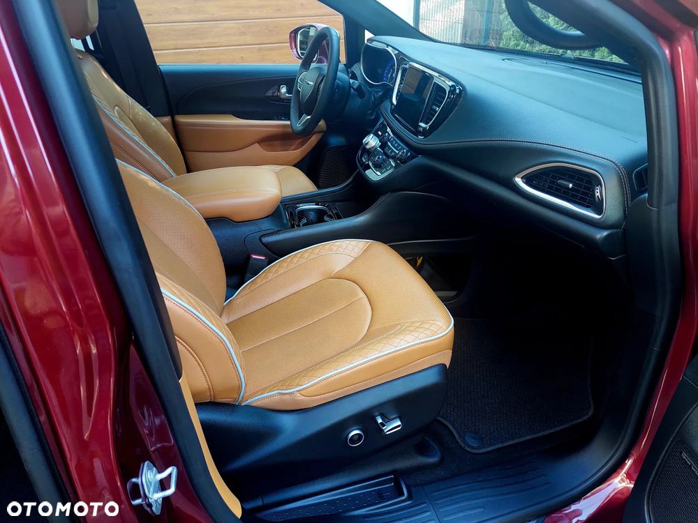 Chrysler Pacifica - 24