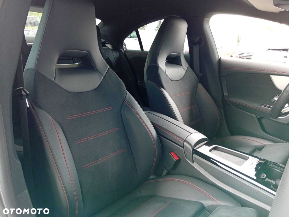 Mercedes-Benz CLA 200 mHEV AMG Line 7G-DCT - 25