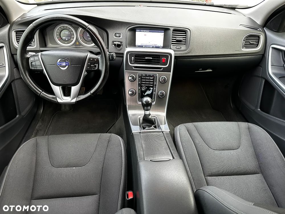 Volvo V60 D3 Momentum - 14