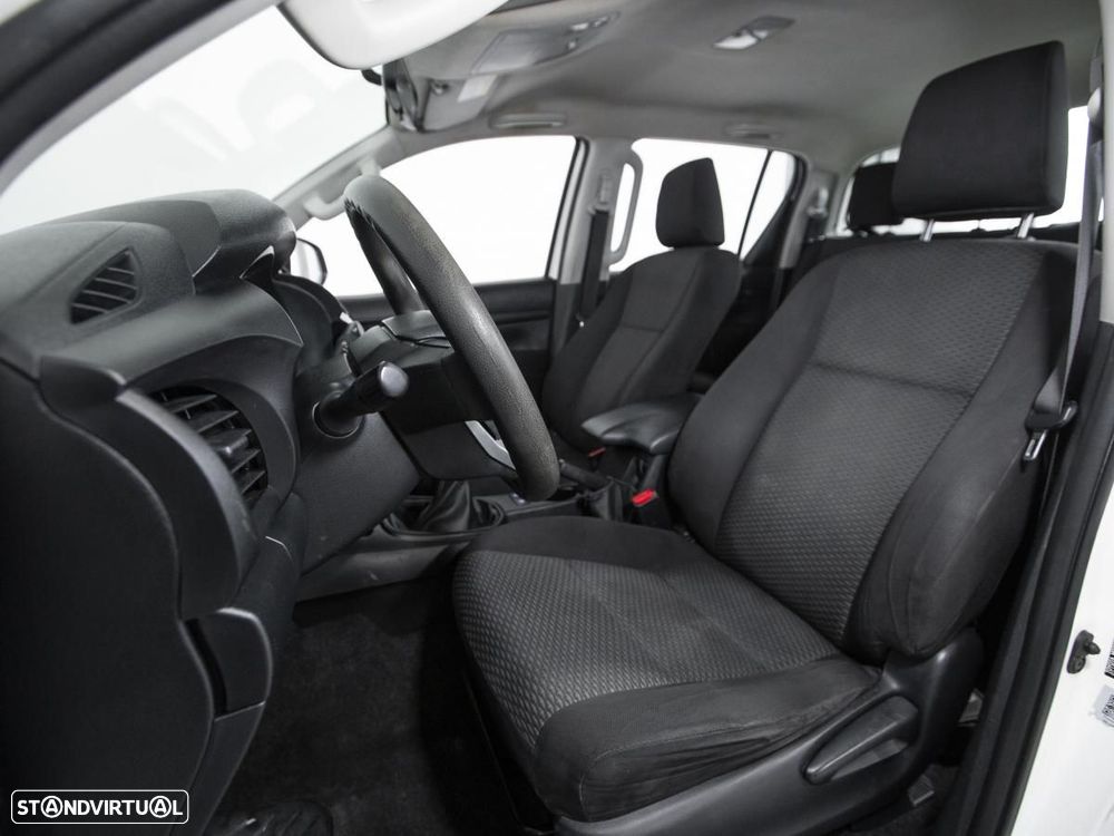 Toyota Hilux 2.4 D-4D 4WD CD CM c/IVA - 7