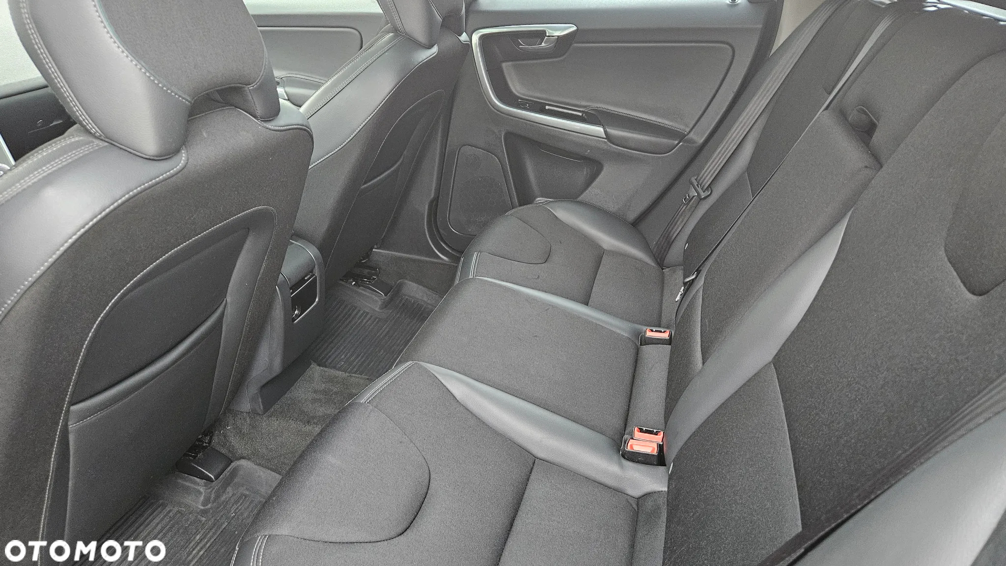 Volvo XC 60 D4 Drive-E Momentum - 13