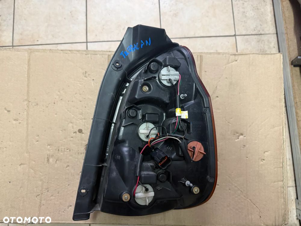 Reflektor / lampa tylna Hyundai Terracan- lewa strona - oryginalna - 2