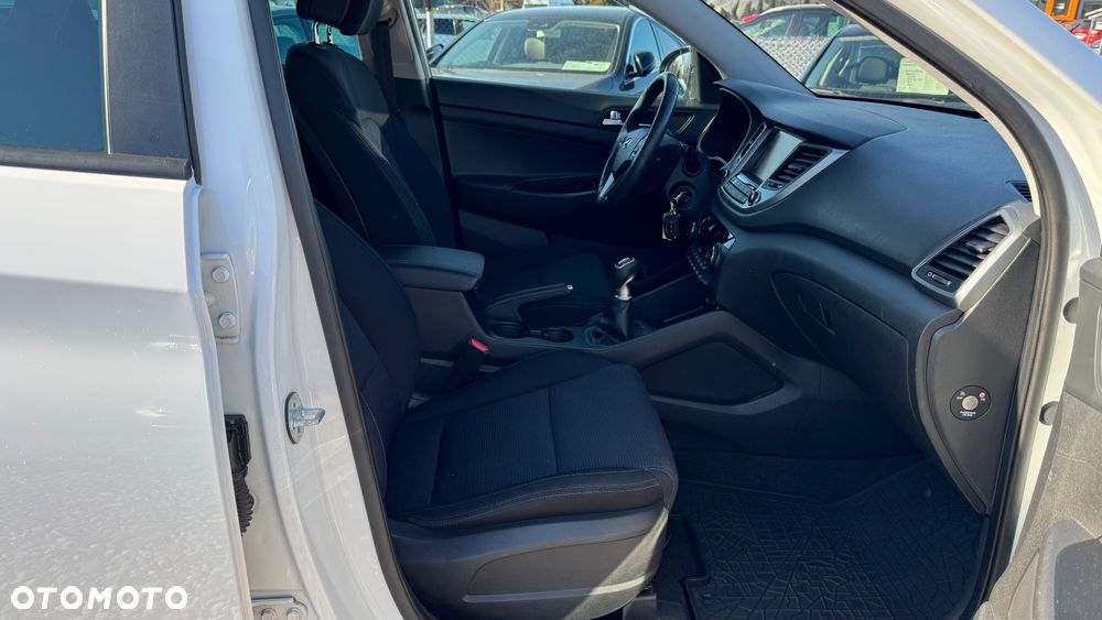 Hyundai Tucson blue 1.7 CRDi 2WD Style - 26