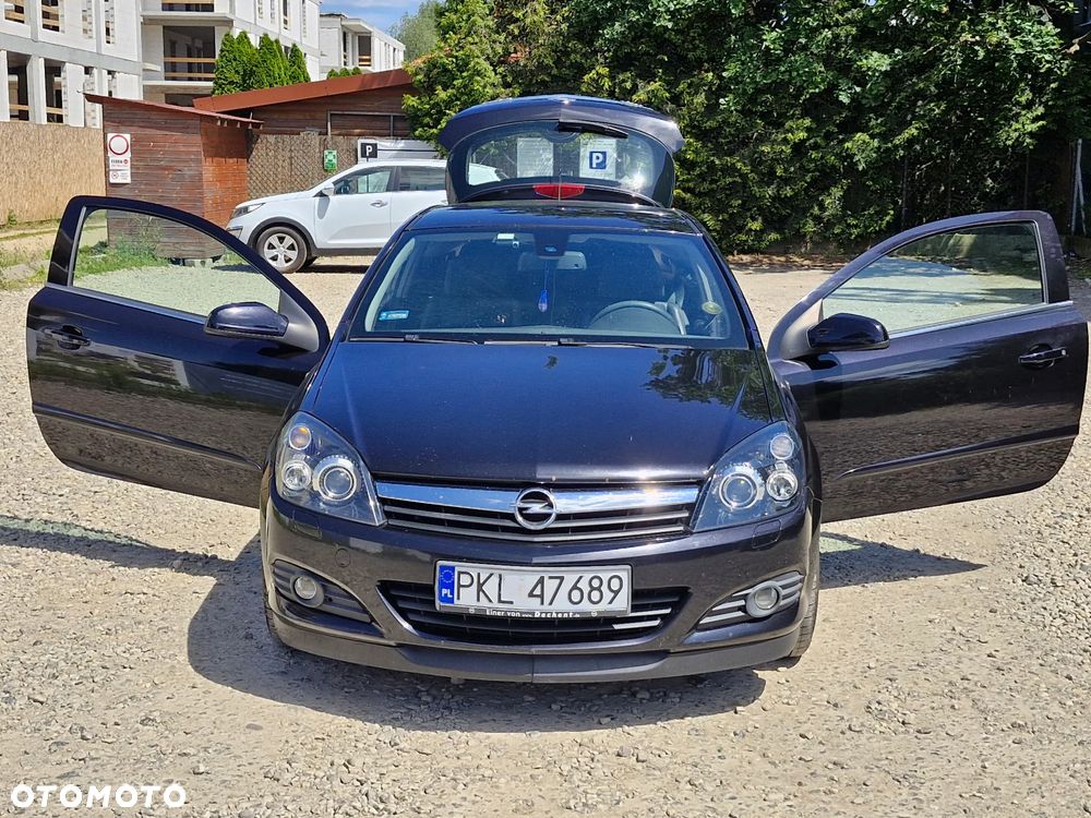 Opel Astra III GTC 2.0 T Cosmo - 13