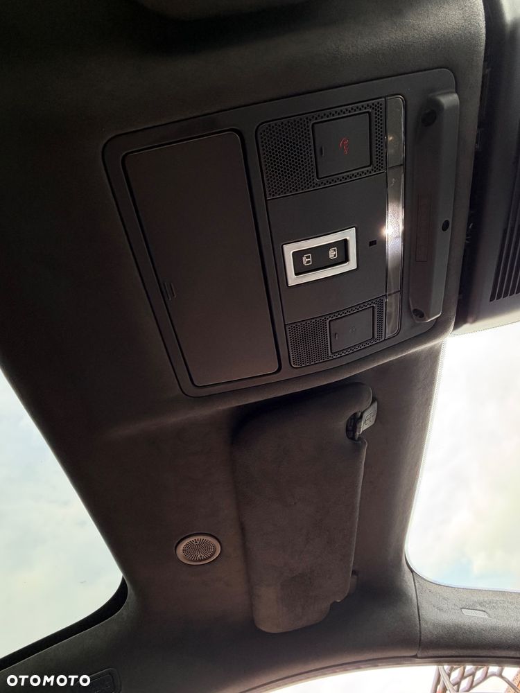 Jaguar E-Pace P300 AWD R-Dynamic HSE - 34