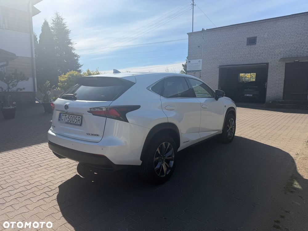Lexus NX 300h F Sport AWD - 3