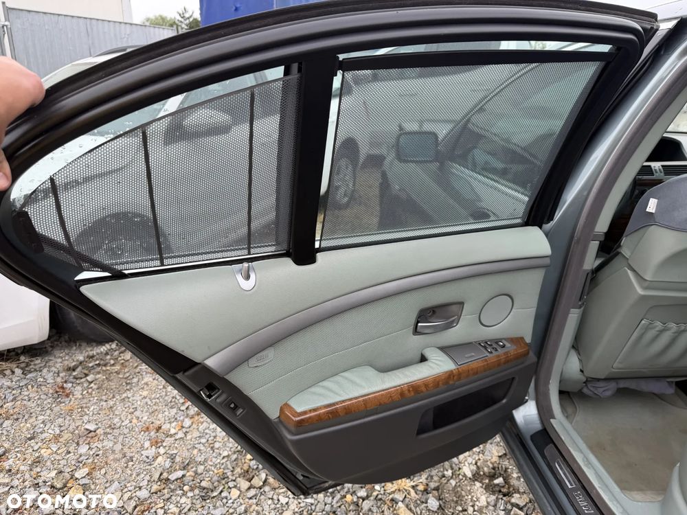BMW Seria 7 745i - 16