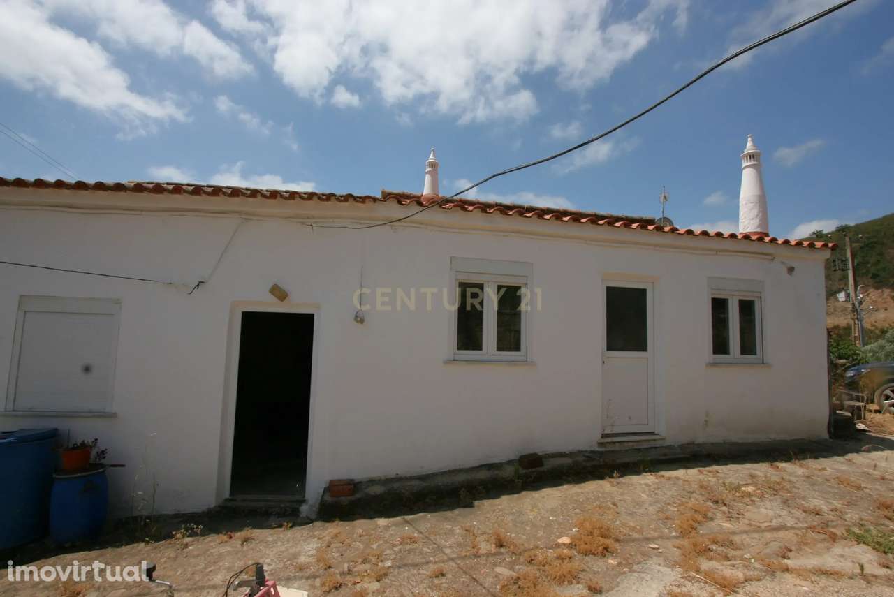 Quinta tradicional com moradia, garagem e vários anexos em terreno de - Grande imagem: 5/30