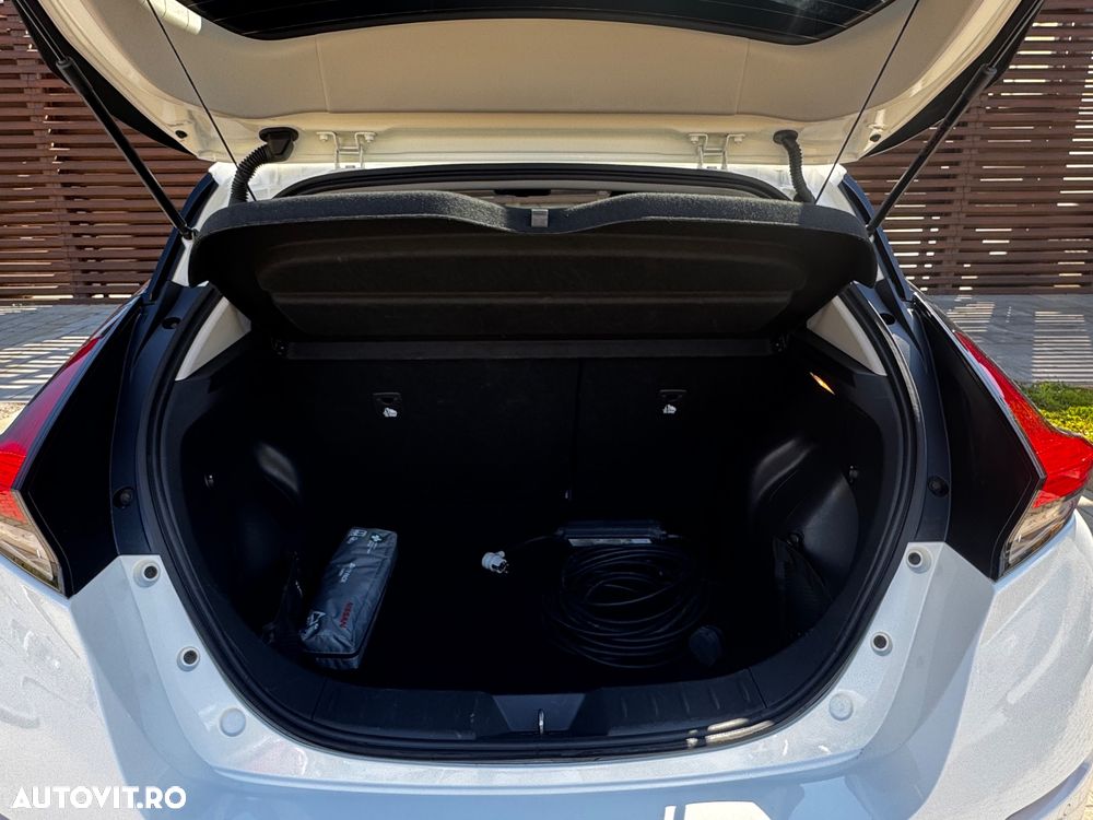 Nissan LEAF - 14