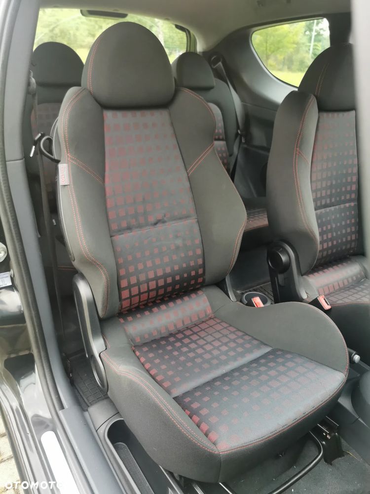 Mitsubishi Colt - 17