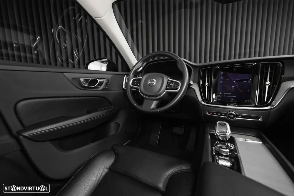 Volvo V60 2.0 B4 Momentum Geartronic - 12