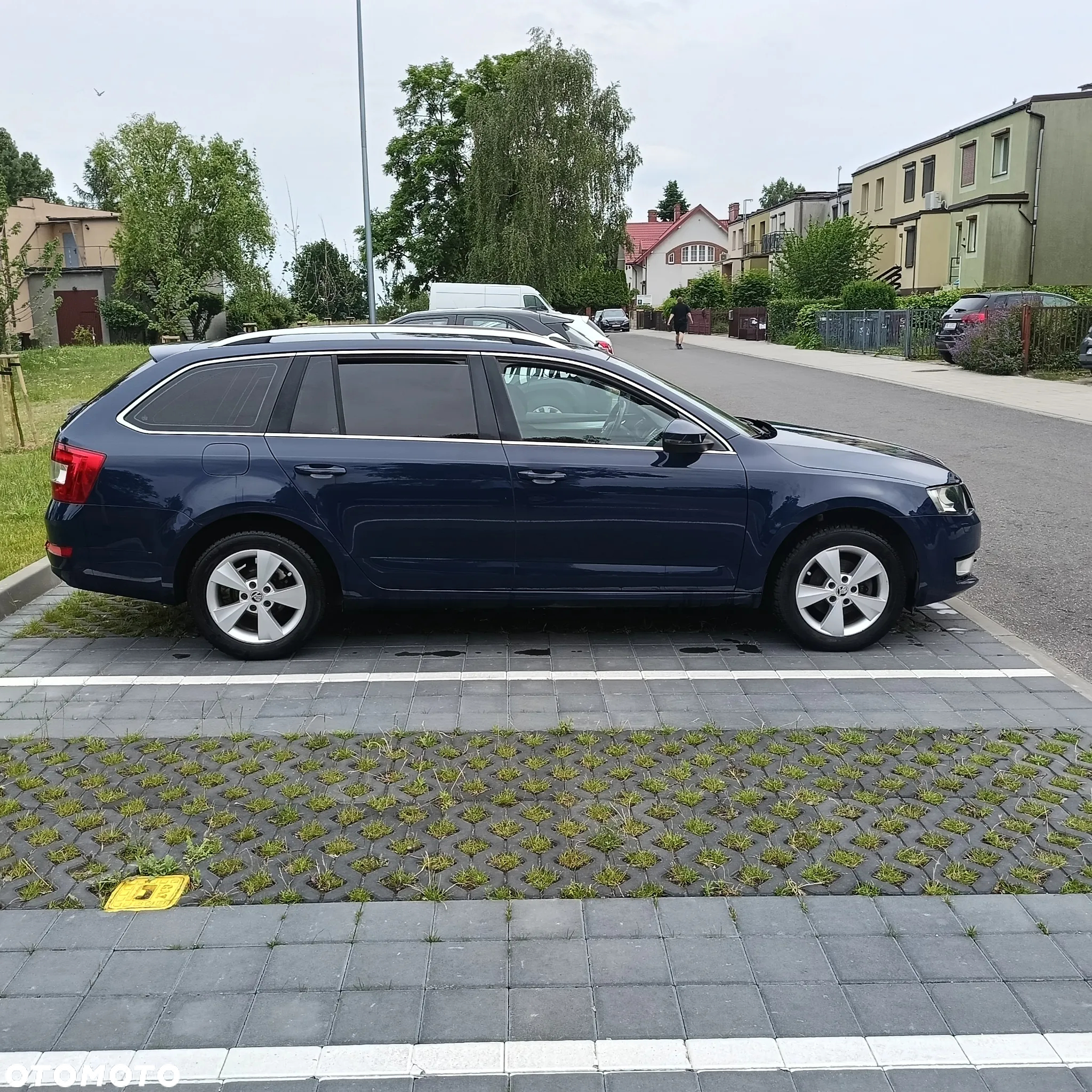 Skoda Octavia 1.6 TDI Ambition DSG - 2