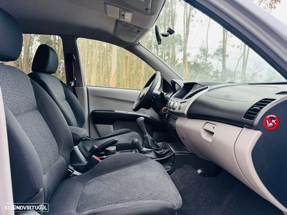 Mitsubishi L200 2.5 DI-D CD Invite AC CC 4WD - 35