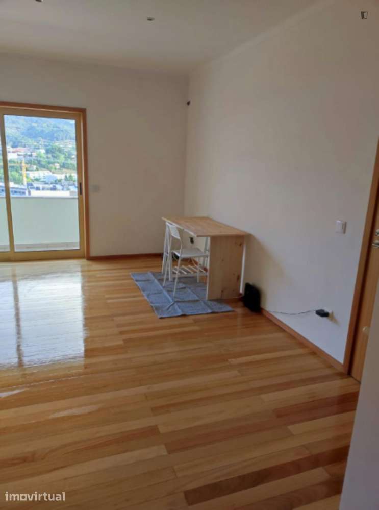 Quarto - localizado em Guimaraes - Grande imagem: 3/6