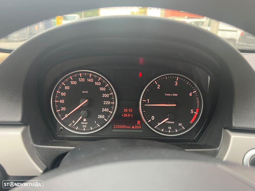 BMW 320 d Auto - 10