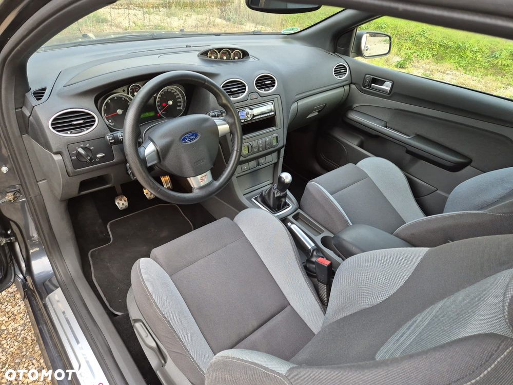 Ford Focus 2.5 ST - 32