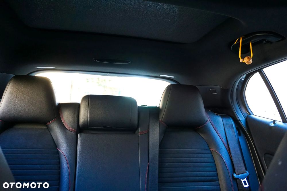 Mercedes-Benz GLA 200 7G-DCT AMG Line - 35