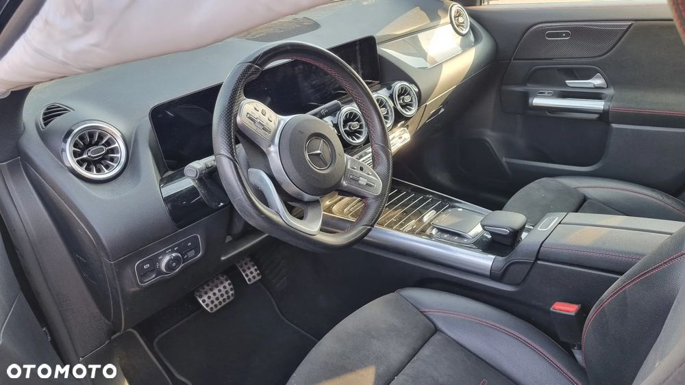 Mercedes-Benz GLA 200 d 4Matic 8G-DCT AMG Line - 28