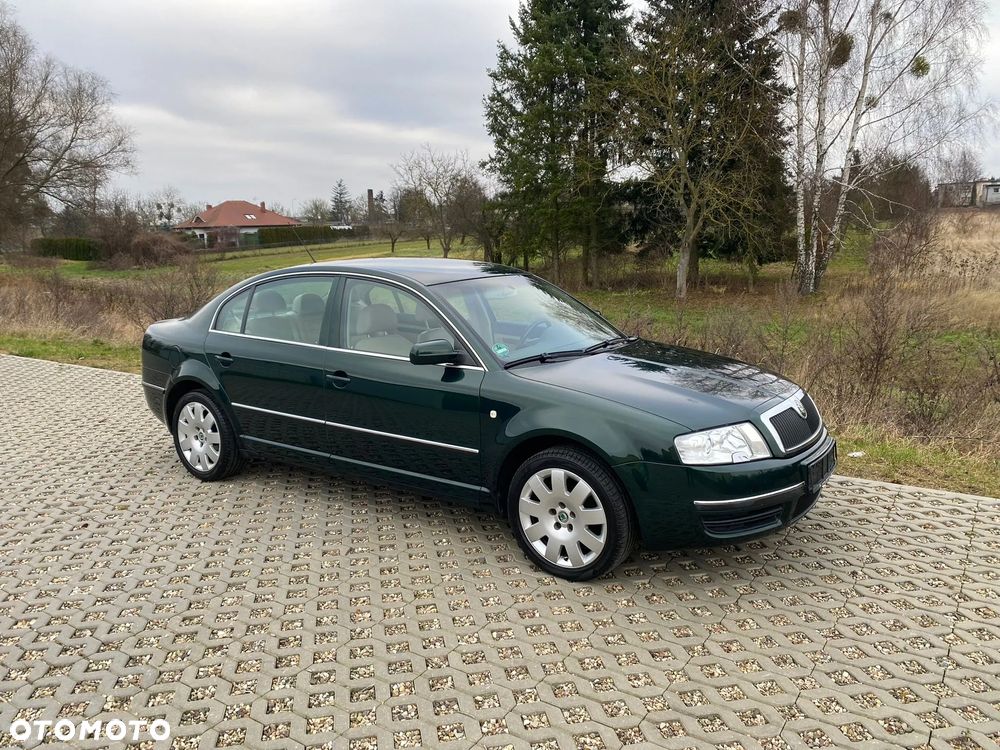 Skoda Superb 1.8 Turbo Exclusive - 1