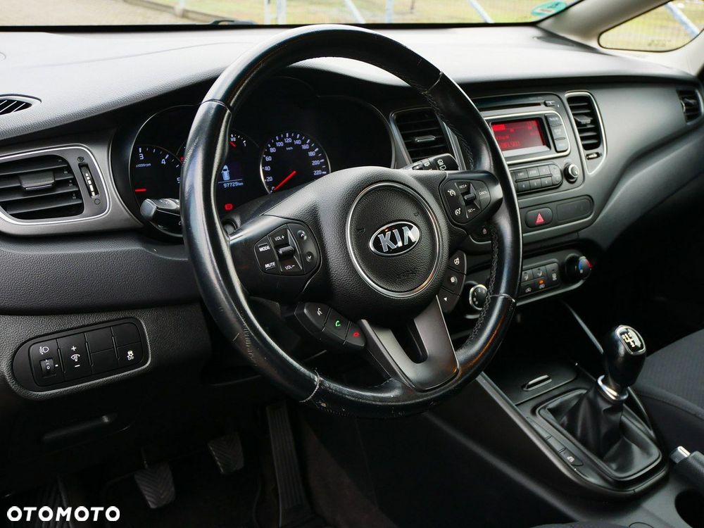 Kia Carens - 15