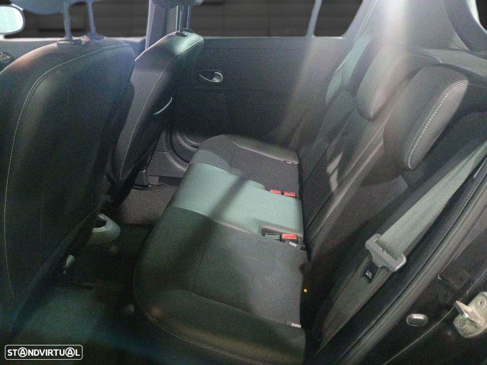 Renault Clio 1.5 dCi Dynamique S - 8