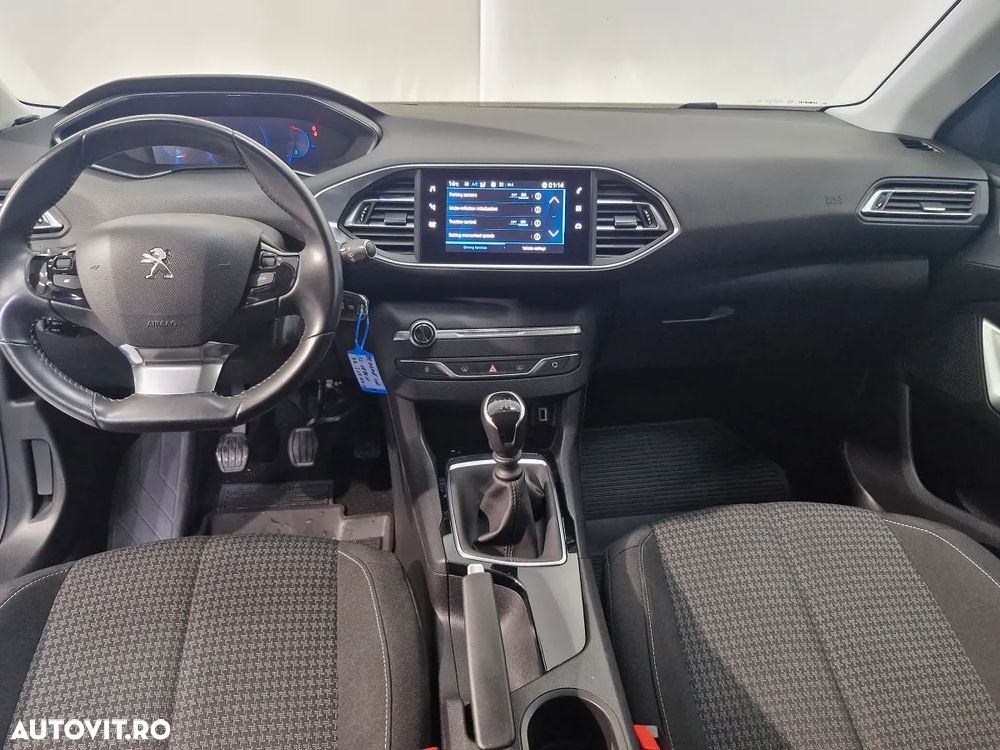 Peugeot 308 1.2 L PureTech Turbo S&S Allure - 3