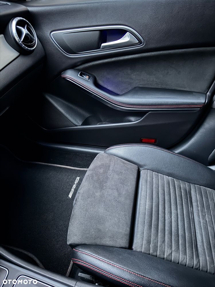 Mercedes-Benz CLA 220 4-Matic AMG Line - 12