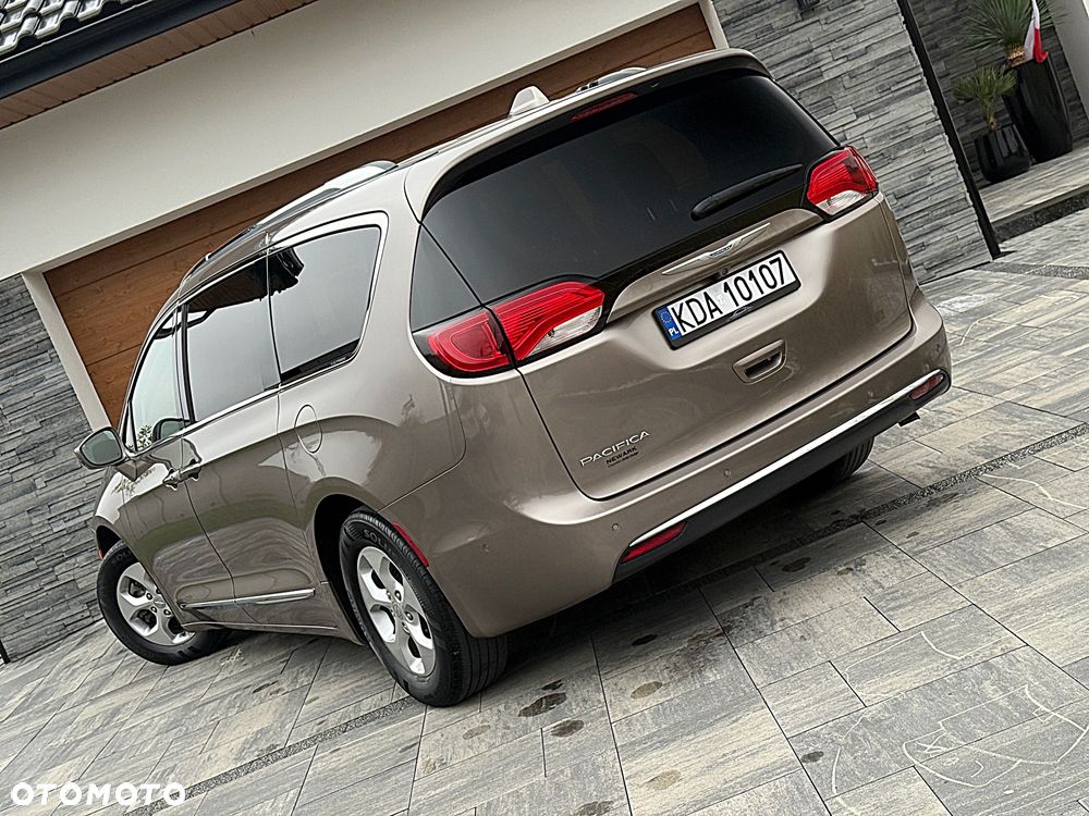 Chrysler Pacifica - 3