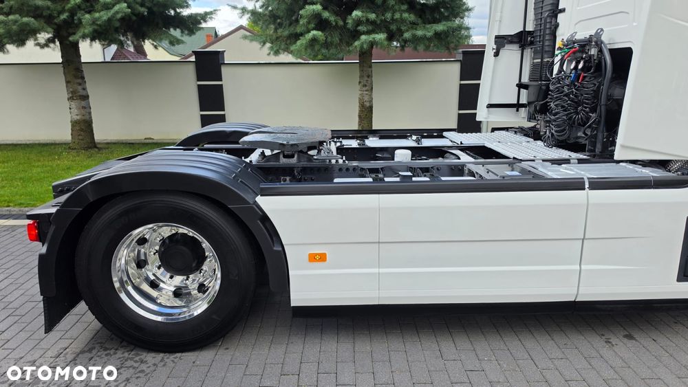 Volvo ///FH///500///2023/// GLOBETROTTER///XXL///FULLLED/// VIRTUAL COCPIT///KLIMATYZACJA POSTOJOWA///ALUFELGI///RADARY/// KAMERA///WYŚWIETLACZ OBCIĄŻENIA/// ZABUDOWY MIĘDZYOSIOWE/// STAN BARDZO DOBRY - 17