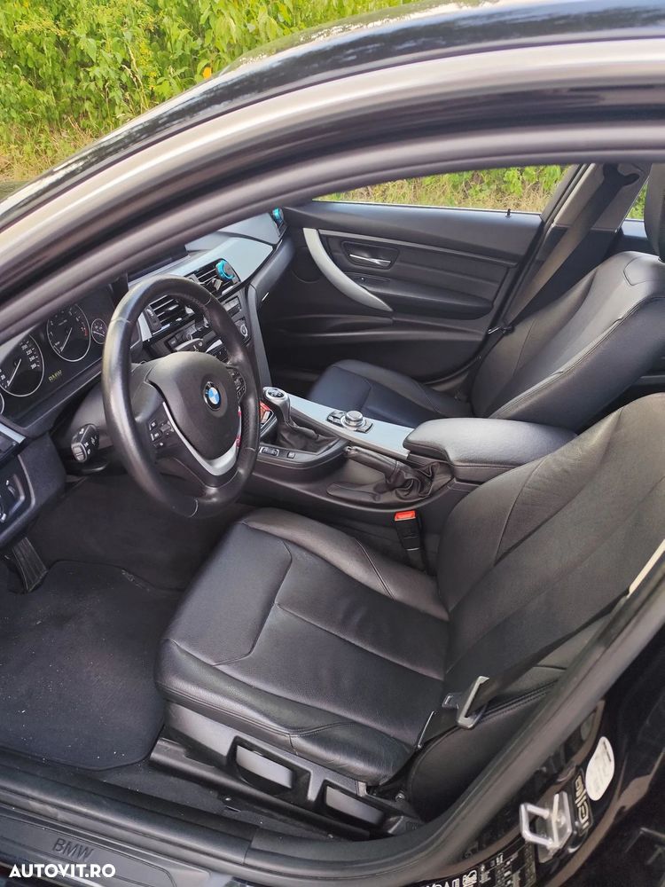 BMW Seria 3 320i xDrive - 12