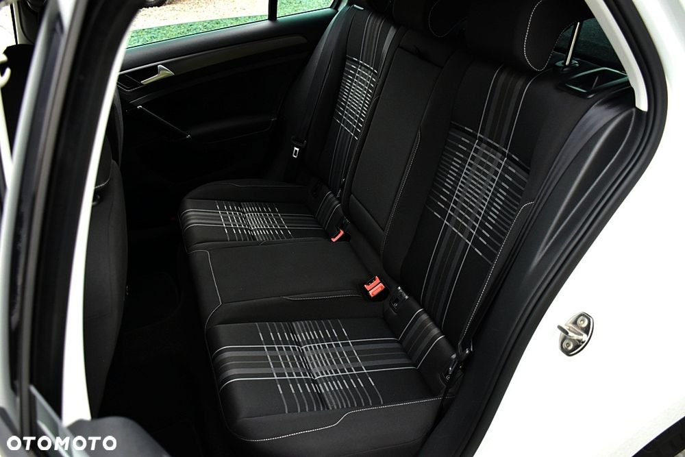 Volkswagen Golf 2.0 TDI BlueMotion Technology Lounge - 31