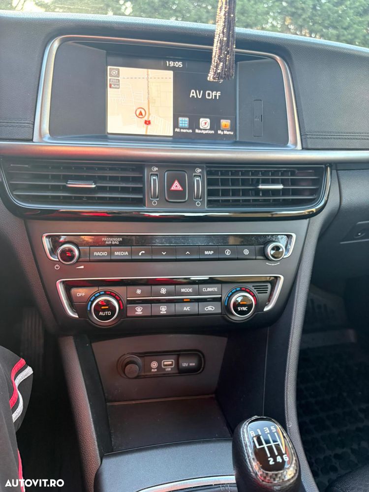 Kia Optima 1.7 DSL 6MT Classic - 9